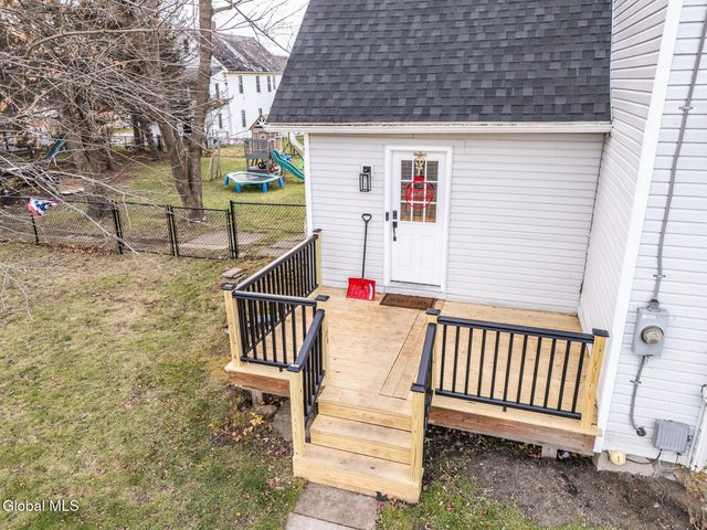 8 Hemstreet Avenue, Schaghticoke, NY 12118