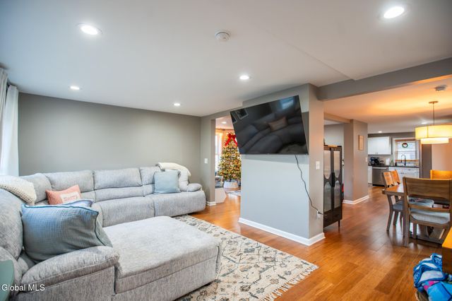 8 Hemstreet Avenue, Schaghticoke, NY 12118