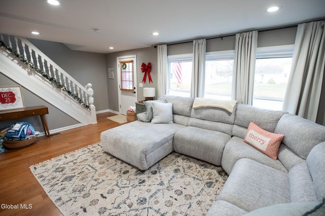 8 Hemstreet Avenue, Schaghticoke, NY 12118