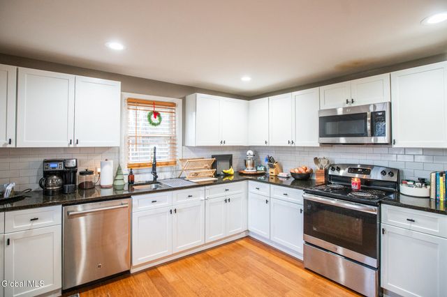 8 Hemstreet Avenue, Schaghticoke, NY 12118