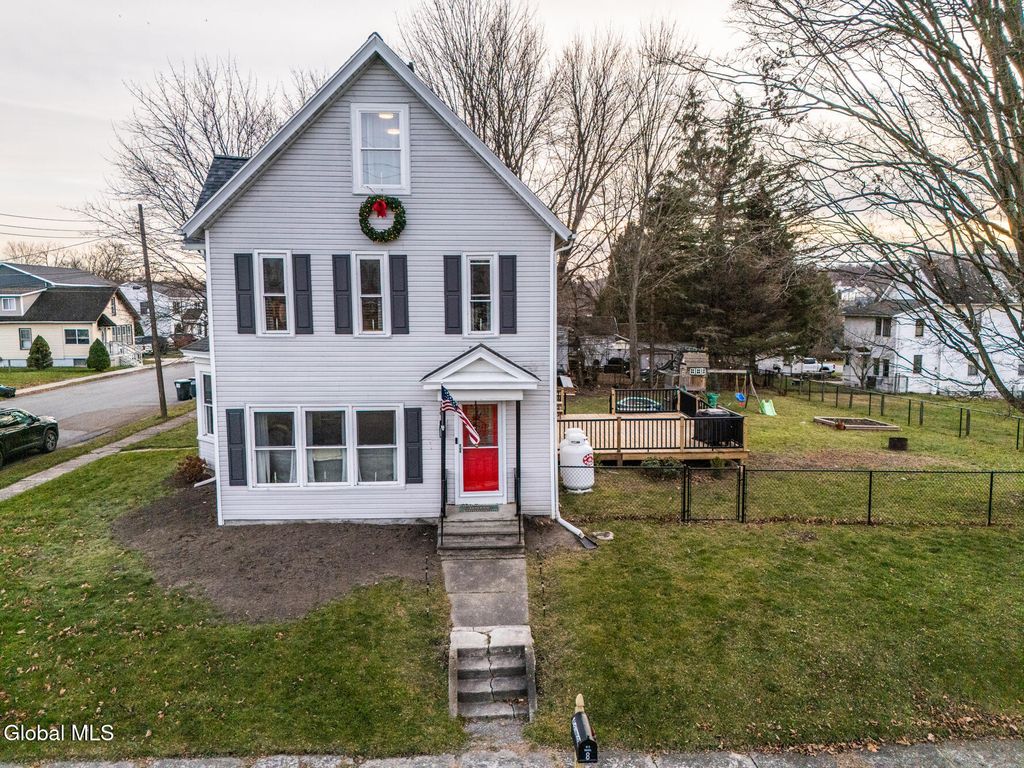 8 Hemstreet Avenue, Schaghticoke, NY 12118