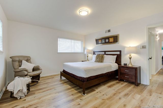 502 DOWNSHIRE DR, San Antonio, TX 78216