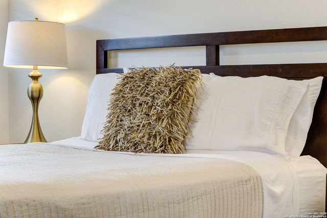 502 DOWNSHIRE DR, San Antonio, TX 78216