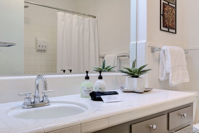 502 DOWNSHIRE DR, San Antonio, TX 78216