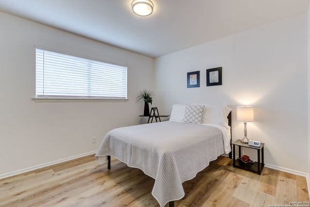 502 DOWNSHIRE DR, San Antonio, TX 78216