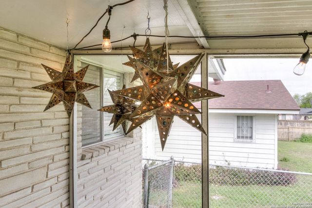 502 DOWNSHIRE DR, San Antonio, TX 78216