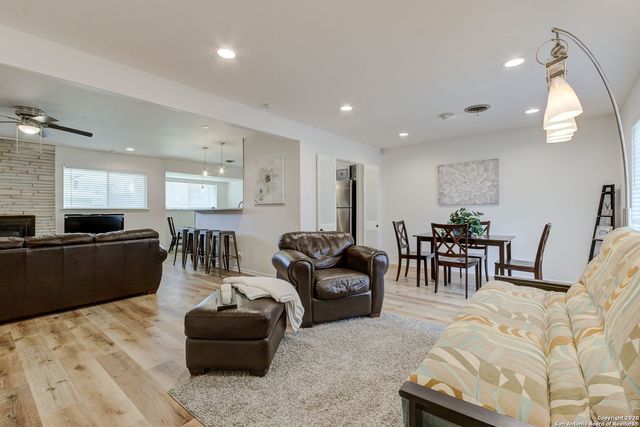 502 DOWNSHIRE DR, San Antonio, TX 78216