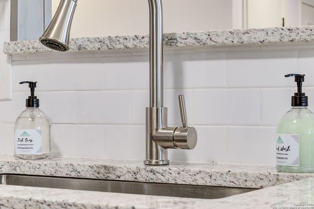 502 DOWNSHIRE DR, San Antonio, TX 78216