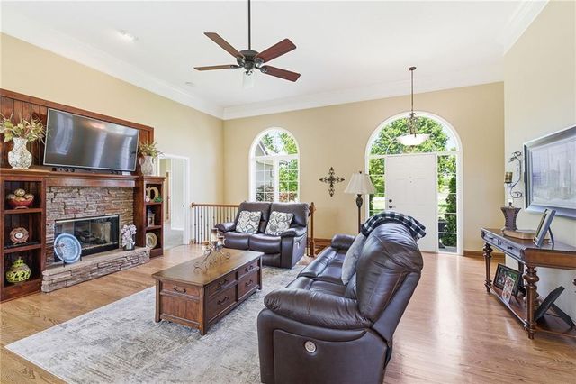 14101 E 198th Street, Peculiar, MO 64078