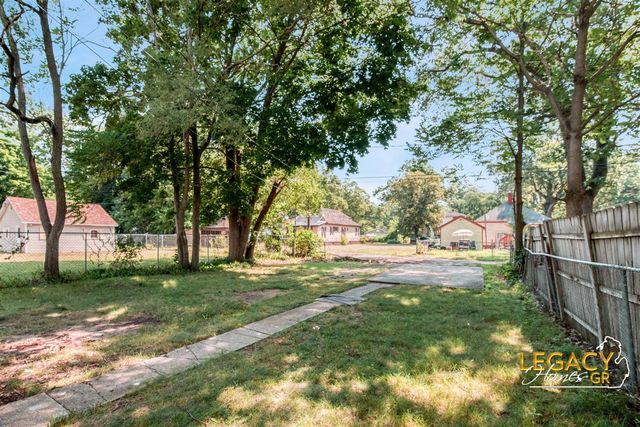 2232 5th Street, Muskegon, MI 49444