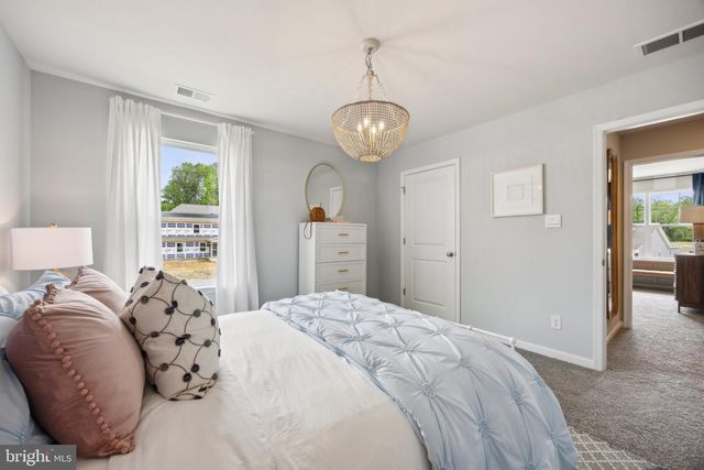 54 FAIRFIELD DR, Staunton, VA 24401