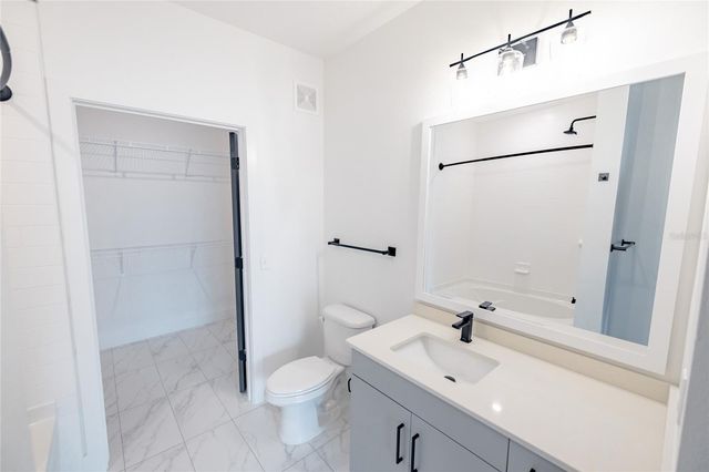 1420 LAKEFRONT DRIVE 2103, Sarasota, FL 34240