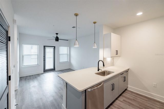 1420 LAKEFRONT DRIVE 2103, Sarasota, FL 34240