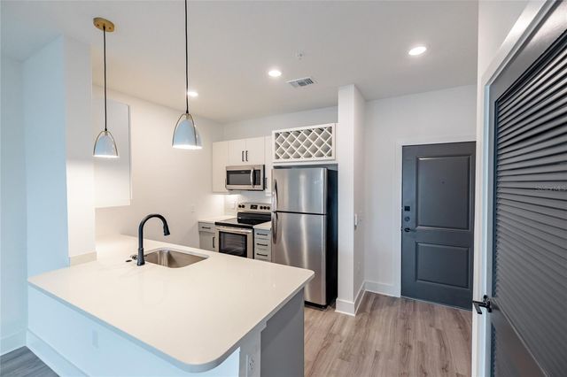1420 LAKEFRONT DRIVE 2103, Sarasota, FL 34240