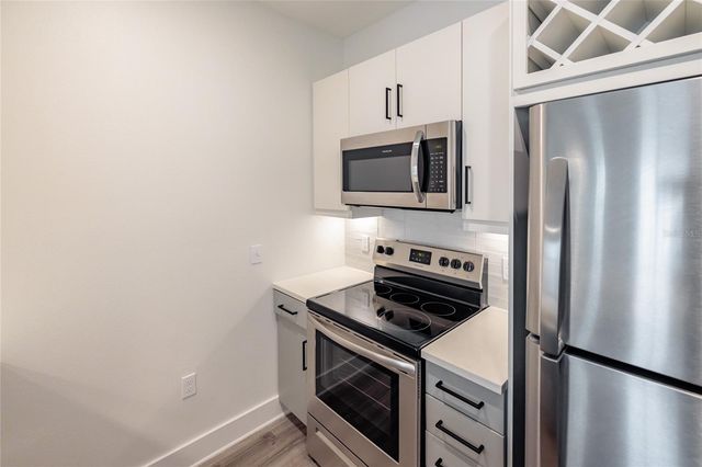 1420 LAKEFRONT DRIVE 2103, Sarasota, FL 34240