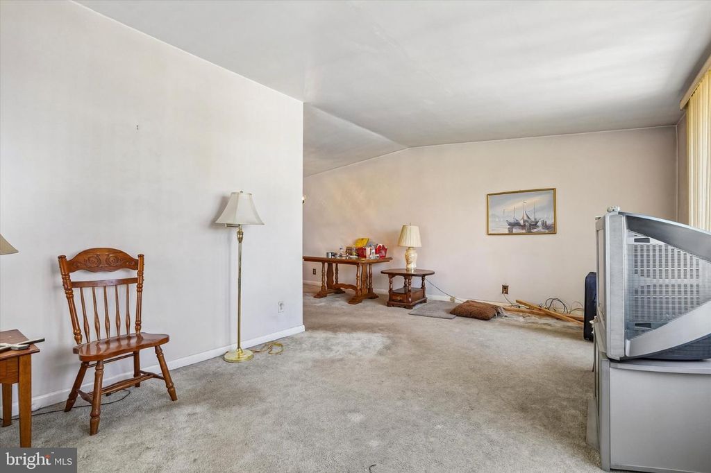 8207 NARVON, PHILADELPHIA, PA 19136 — photo 2