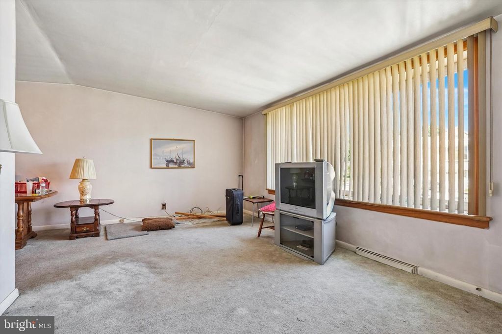 8207 NARVON, PHILADELPHIA, PA 19136 — photo 3