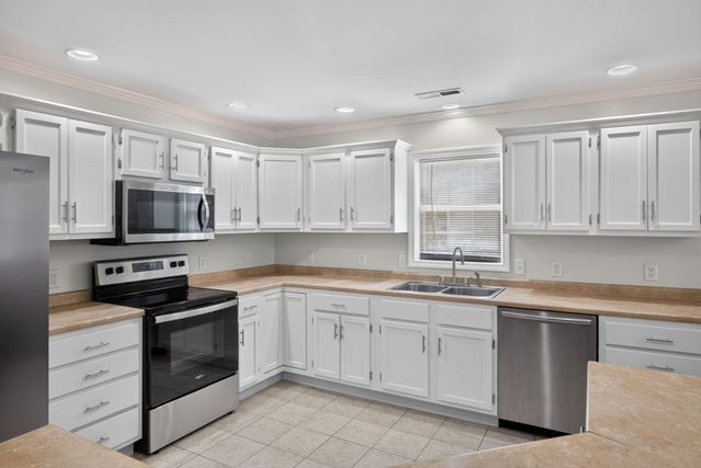 501 Forrest Cove Ln, Cookeville, TN 38501
