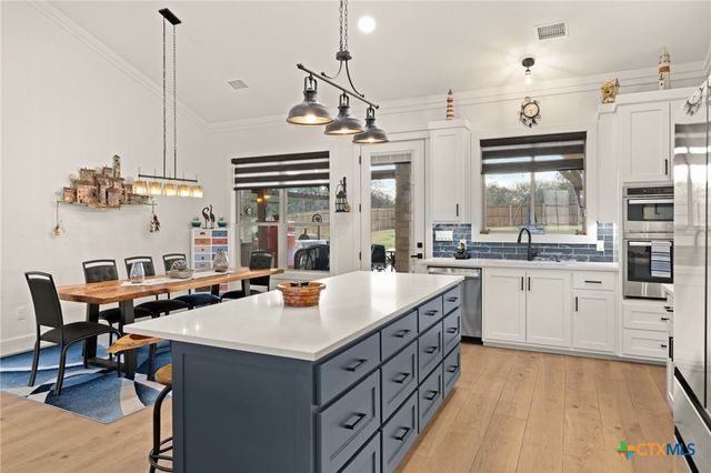 11205 Golden Eagle Avenue, Salado, TX 76571