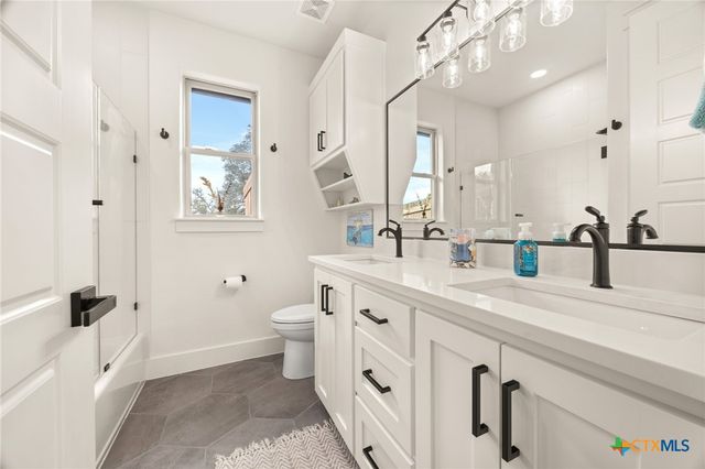 11205 Golden Eagle Avenue, Salado, TX 76571