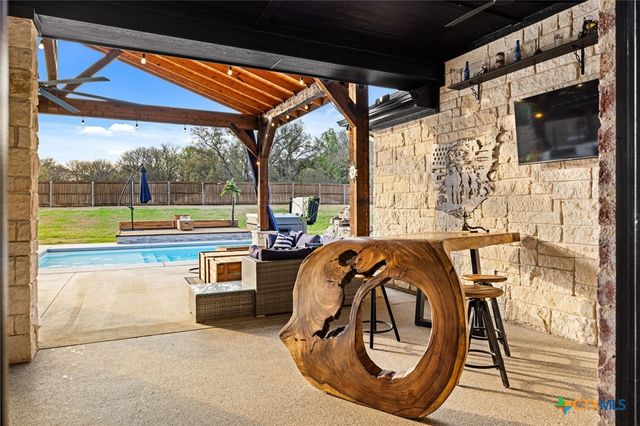 11205 Golden Eagle Avenue, Salado, TX 76571