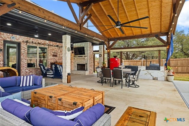 11205 Golden Eagle Avenue, Salado, TX 76571