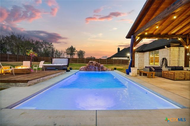 11205 Golden Eagle Avenue, Salado, TX 76571