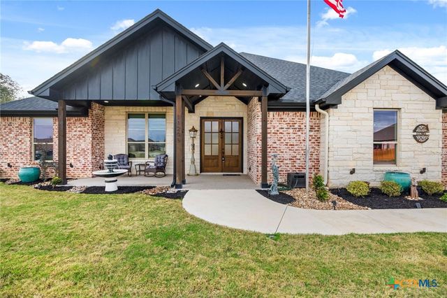 11205 Golden Eagle Avenue, Salado, TX 76571