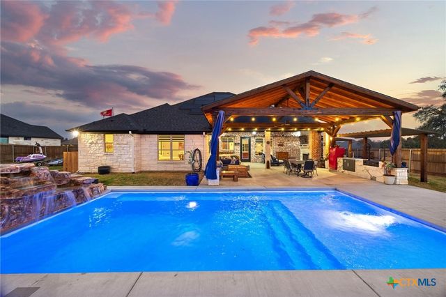 11205 Golden Eagle Avenue, Salado, TX 76571