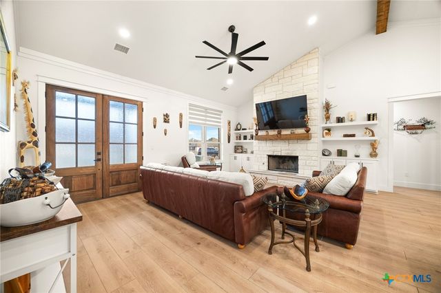 11205 Golden Eagle Avenue, Salado, TX 76571