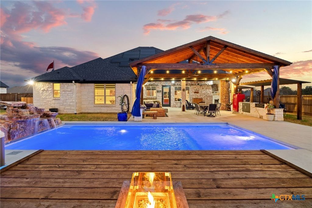 11205 Golden Eagle Avenue, Salado, TX 76571