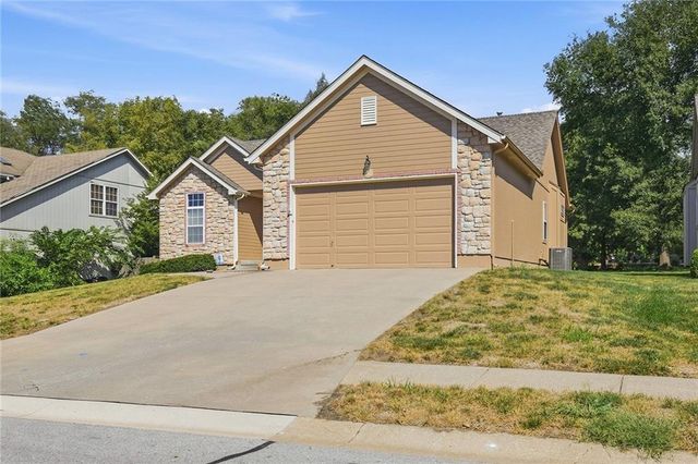 1513 NE Craigievar Drive, Blue Springs, MO 64014