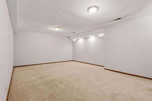 1513 NE Craigievar Drive, Blue Springs, MO 64014