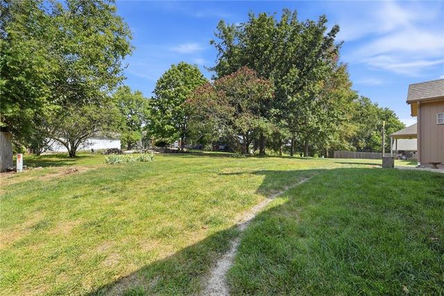 1513 NE Craigievar Drive, Blue Springs, MO 64014