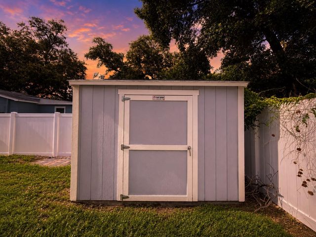 7301 N DARTMOUTH AVENUE, Tampa, FL 33604