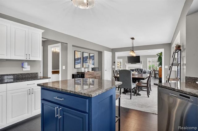 46582 Middle Brook Drive, Macomb, MI 48044