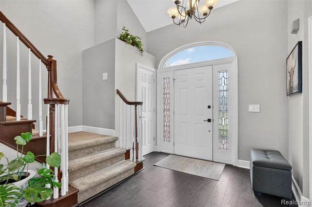 46582 Middle Brook Drive, Macomb, MI 48044