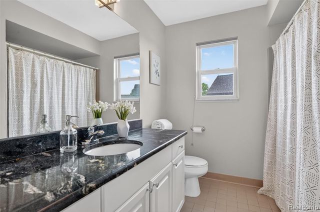 46582 Middle Brook Drive, Macomb, MI 48044