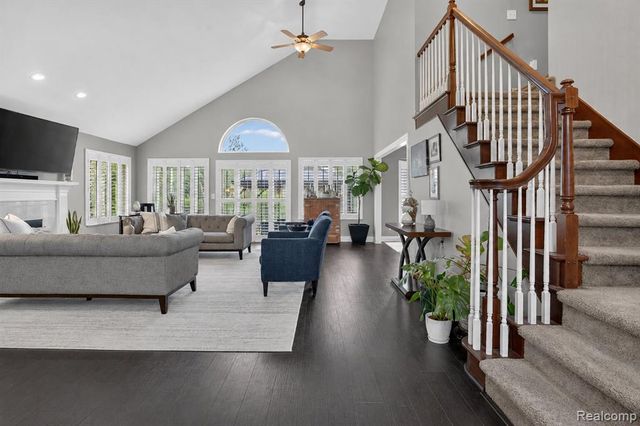 46582 Middle Brook Drive, Macomb, MI 48044