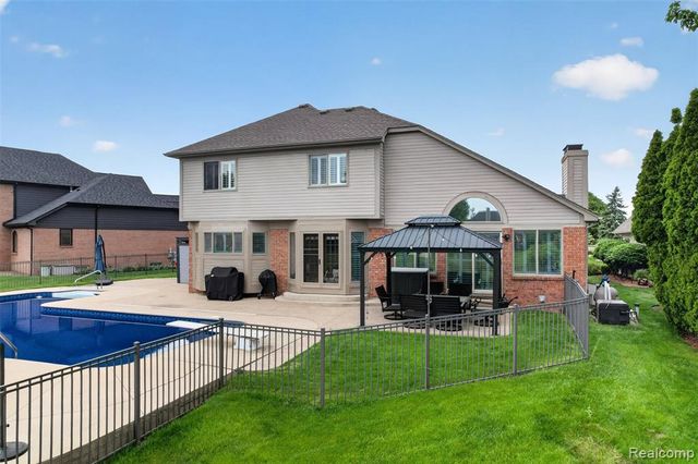 46582 Middle Brook Drive, Macomb, MI 48044