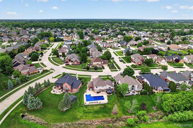 46582 Middle Brook Drive, Macomb, MI 48044