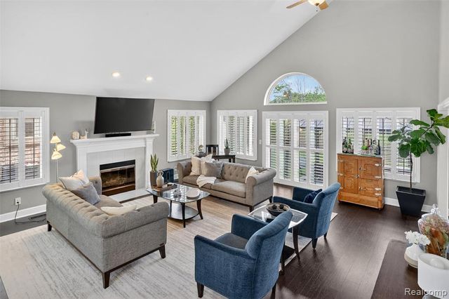 46582 Middle Brook Drive, Macomb, MI 48044
