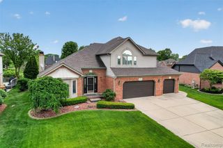 46582 Middle Brook Drive, Macomb, MI 48044