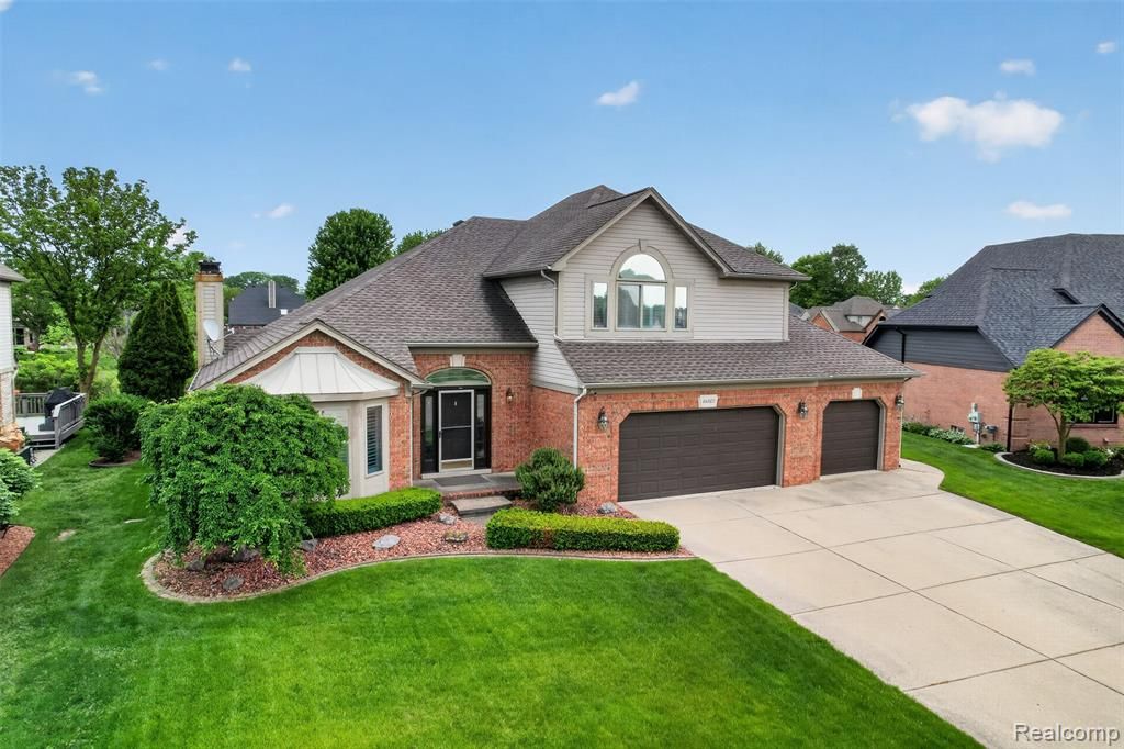 46582 Middle Brook Drive, Macomb, MI 48044