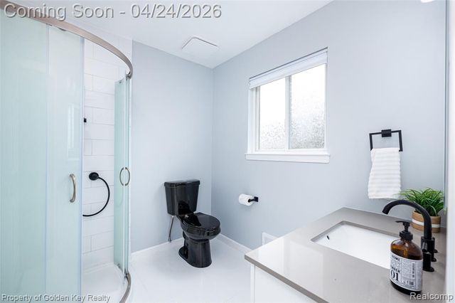 403 S Pine Creek Court, Waterford, MI 48327