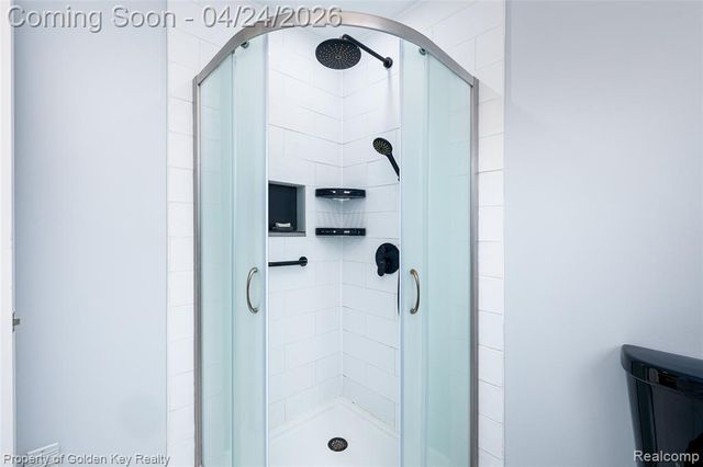 403 S Pine Creek Court, Waterford, MI 48327