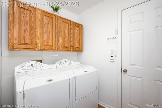 403 S Pine Creek Court, Waterford, MI 48327