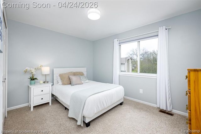 403 S Pine Creek Court, Waterford, MI 48327