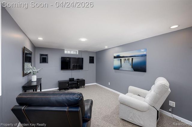 403 S Pine Creek Court, Waterford, MI 48327