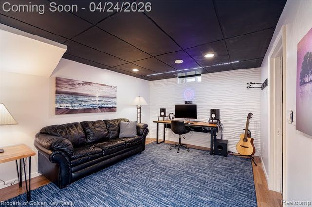 403 S Pine Creek Court, Waterford, MI 48327